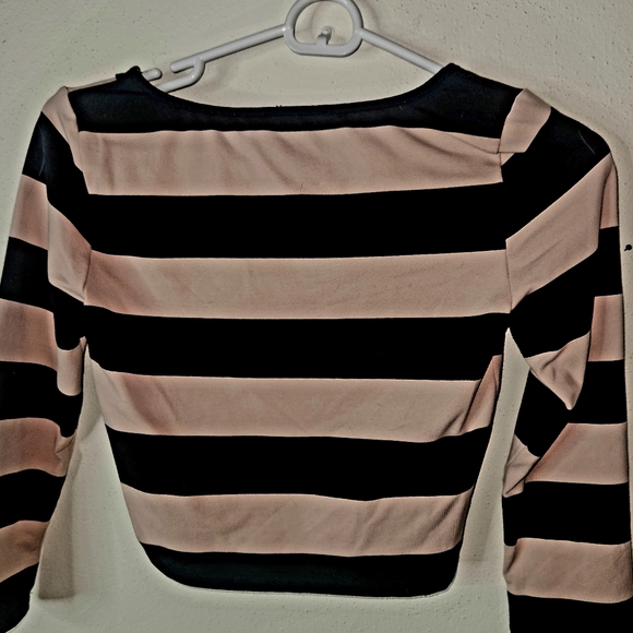 Bebe long sleeved crop top in size extra small - Picture 2 of 3